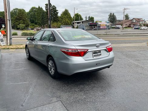 Used 2017 Toyota Camry LE image 6