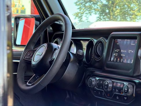 Used 2023 Jeep Wrangler Unlimited Sport AWD/4WD image 32