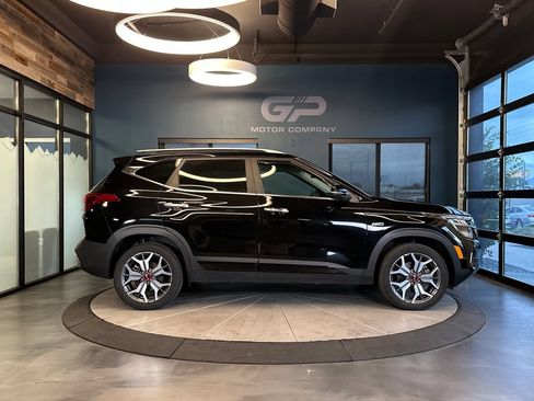 Used 2023 Kia Seltos SX AWD/4WD image 2