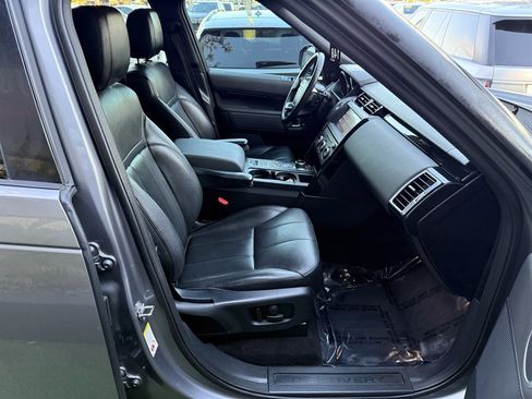 Used 2020 Land Rover Discovery SE image 17