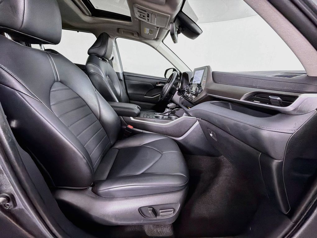 Used 2023 Toyota Highlander XLE FWD image 30