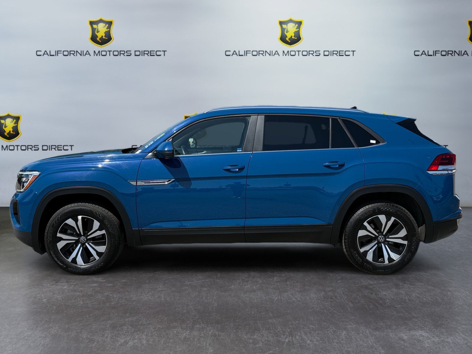 Used 2025 Volkswagen Atlas Cross Sport SE AWD/4WD image 2