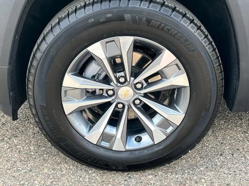 Used 2026 Chevrolet Equinox LT AWD/4WD image 9