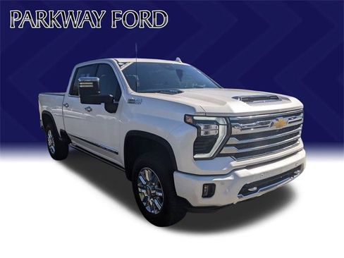 Used 2024 Chevrolet Silverado 2500 High Country w/ High Country Premium Package image 3