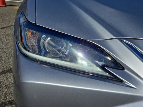 Certified 2023 Lexus ES 300h w/ Luxury Package image 10