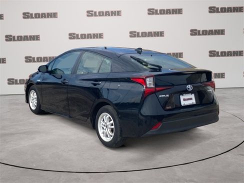 Used 2019 Toyota Prius LE image 3