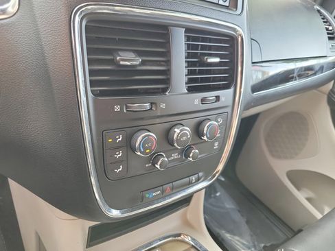 Used 2019 Dodge Grand Caravan SXT FWD image 30