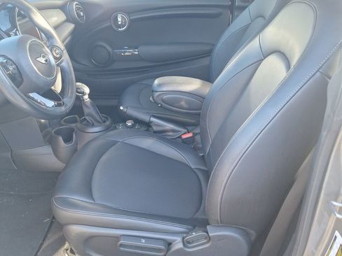 Used 2017 MINI Cooper 2-Door Hardtop image 8
