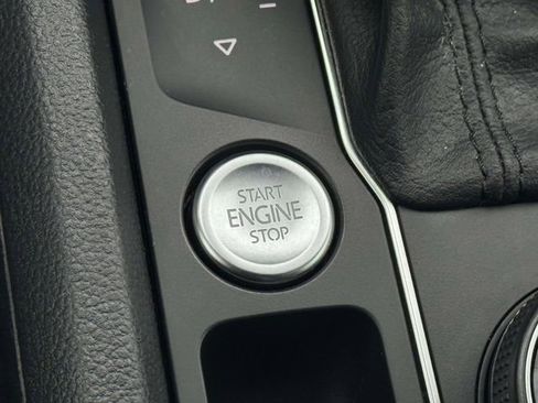 Used 2020 Volkswagen Atlas Cross Sport SE w/ Panoramic Sunroof Package image 37