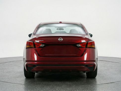Used 2025 Nissan Altima 2.5 SV FWD image 7