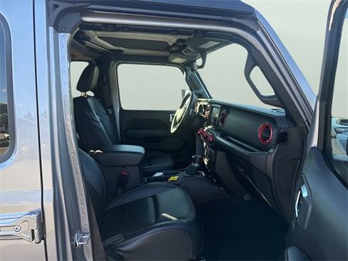 Used 2020 Jeep Gladiator Overland image 11