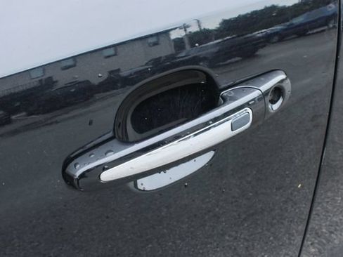 Used 2019 Lincoln MKT AWD image 9