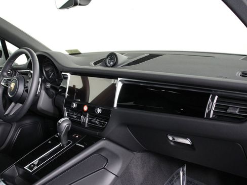 Certified 2026 Porsche Macan image 24