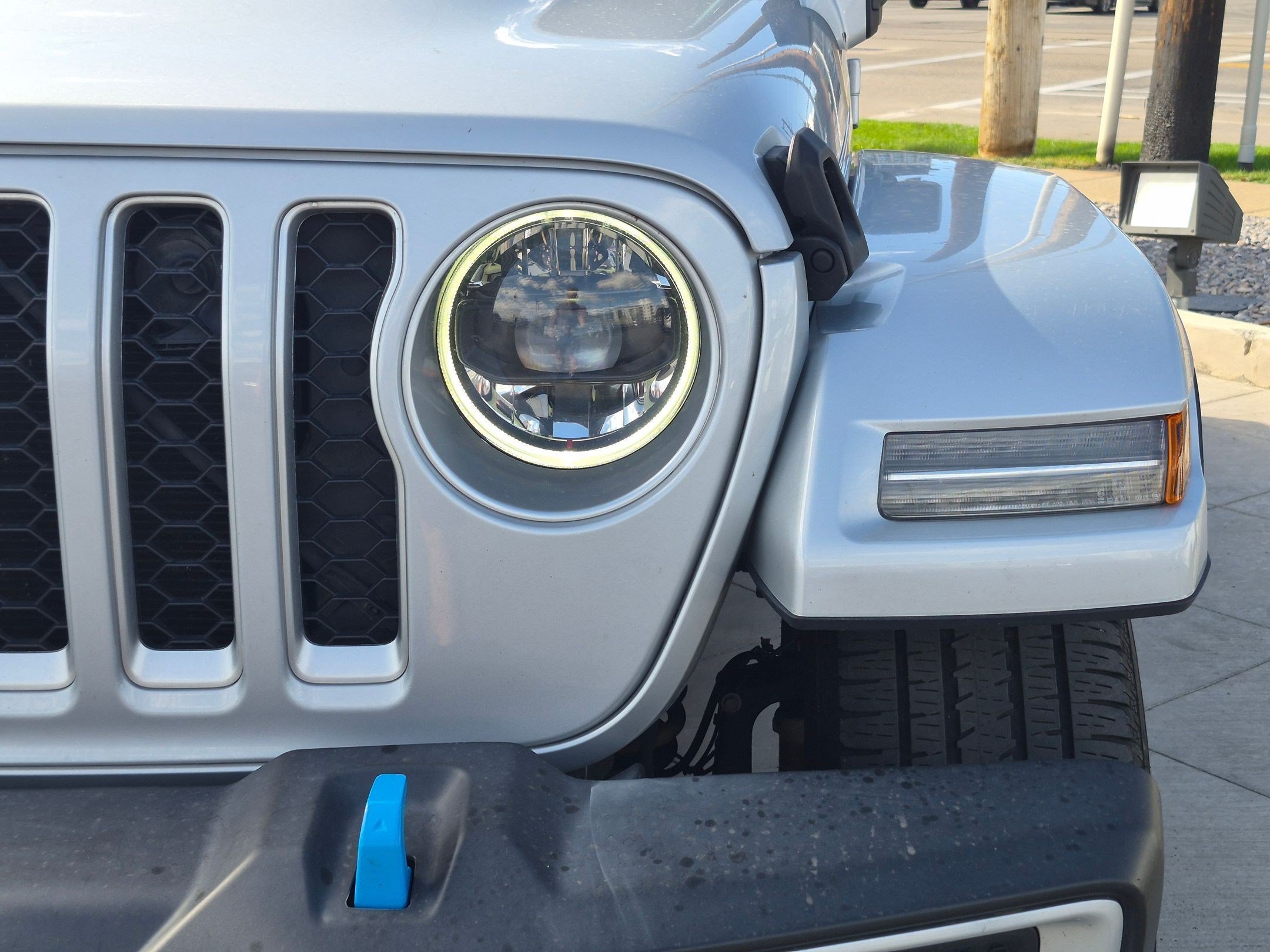Used 2023 Jeep Wrangler Unlimited Sahara w/ Cold Weather Group AWD/4WD image 12