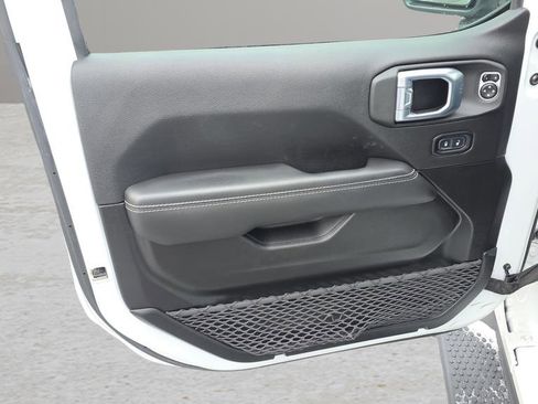 Used 2022 Jeep Wrangler Unlimited Sahara w/ Cold Weather Group image 10