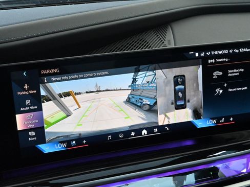 Certified 2024 BMW i7 eDrive50 w/ M Sport Package RWD image 18