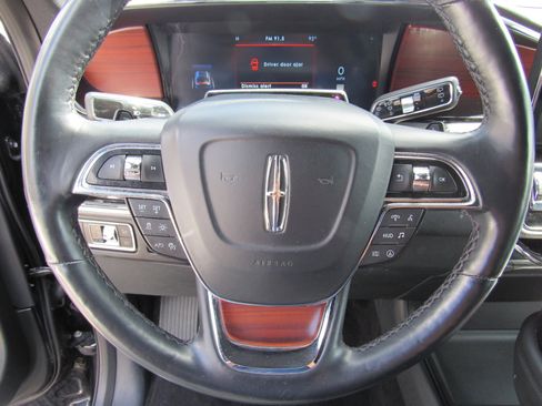 Used 2023 Lincoln Navigator Reserve image 24