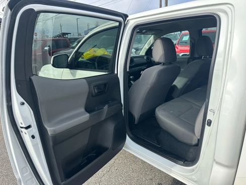 Used 2022 Toyota Tacoma SR image 15