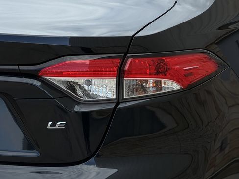 Used 2021 Toyota Corolla LE FWD image 10