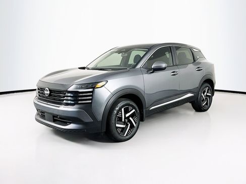 Used 2025 Nissan Kicks SV image 3