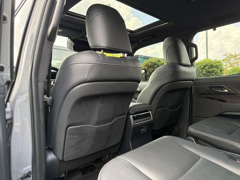 Used 2025 Lexus GX 550 w/ Accessory Package (2T) AWD/4WD image 38