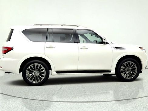 Used 2024 Nissan Armada Platinum w/ Captain's Chairs Package RWD image 4