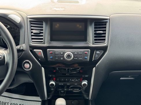 Used 2015 Nissan Pathfinder S FWD image 18