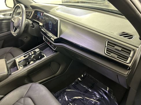 Used 2024 Volkswagen Atlas Cross Sport SE image 26