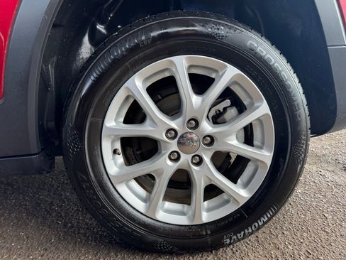 Used 2015 Jeep Cherokee Sport FWD image 34