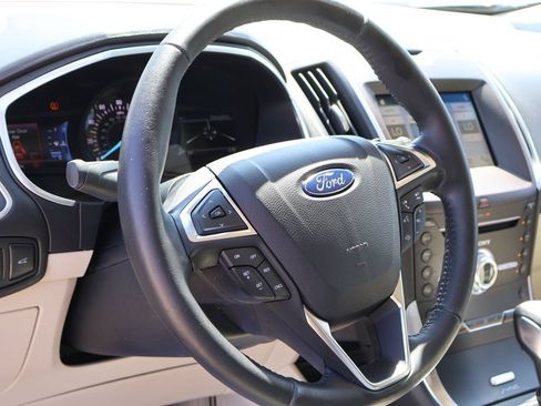 Used 2017 Ford Edge Titanium w/ Technology Package AWD/4WD image 24