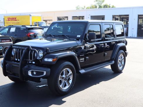 Used 2020 Jeep Wrangler Unlimited Sahara AWD/4WD image 5