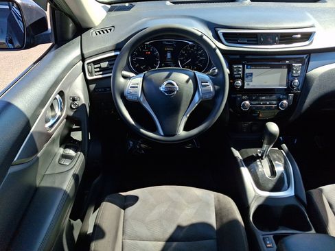 Used 2016 Nissan Rogue SV w/ SV Premium Package image 10