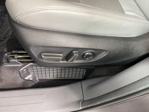 Certified 2024 Toyota Sienna Limited image 8