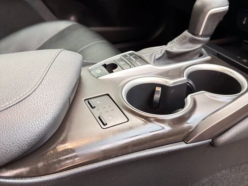 Used 2022 Toyota Camry XLE image 14