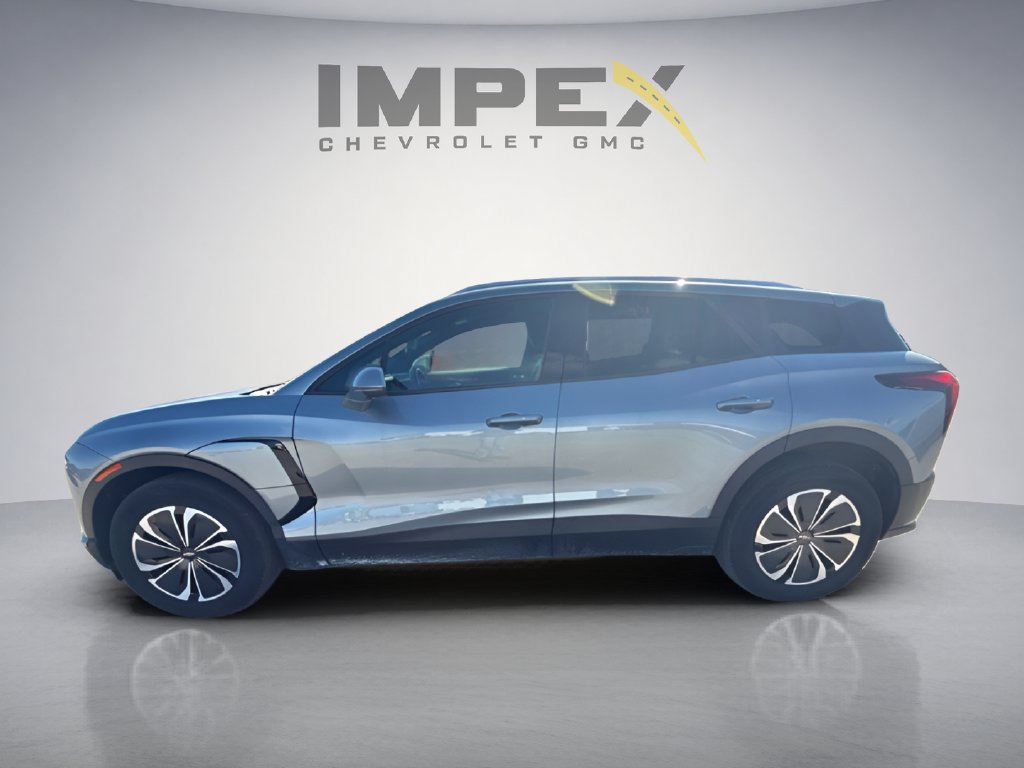 Used 2024 Chevrolet Blazer EV LT AWD/4WD image 2