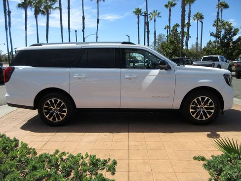 Certified 2025 Ford Expedition Max Platinum AWD/4WD image 5