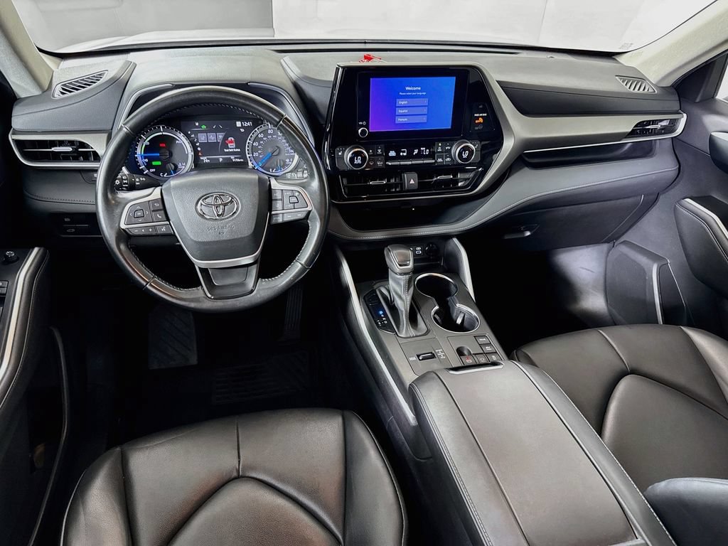 Certified 2023 Toyota Highlander XLE AWD/4WD image 24