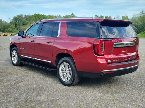Used 2024 GMC Yukon XL SLT w/ SLT Luxury Package AWD/4WD image 7