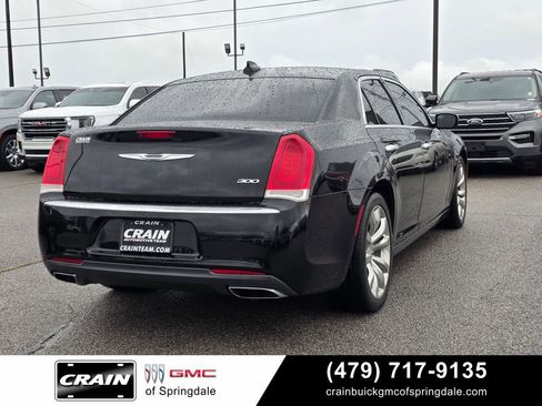 Used 2018 Chrysler 300 Limited RWD image 7