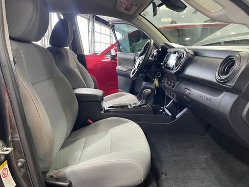 Used 2020 Toyota Tacoma SR AWD/4WD image 19