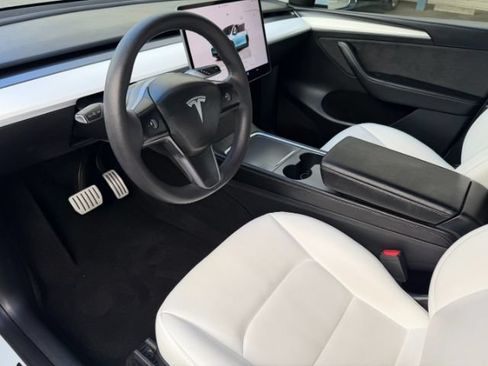 Used 2023 Tesla Model Y Performance AWD/4WD image 13