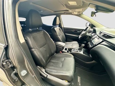 Used 2017 Nissan Rogue Sport SL w/ SL Premium Package image 29