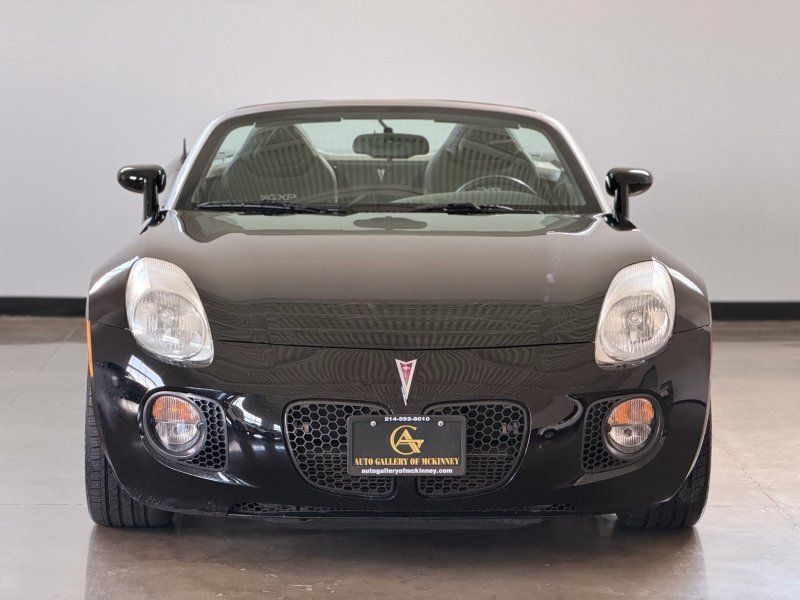 Used 2008 Pontiac Solstice GXP w/ Premium Package RWD image 2