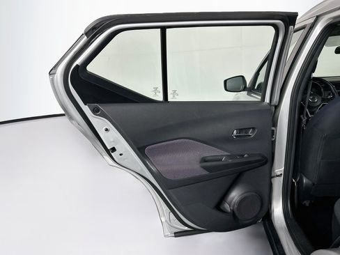 Used 2018 Nissan Kicks SV FWD image 24
