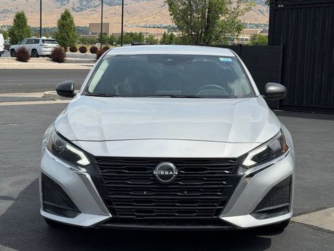 Used 2024 Nissan Altima 2.5 SV FWD image 2