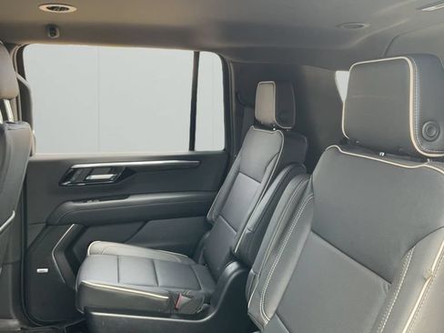 Used 2025 Chevrolet Suburban Premier AWD/4WD image 16