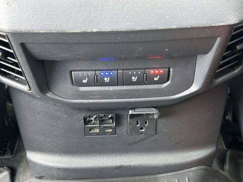 Used 2022 Toyota Tundra Platinum w/ Advanced Package image 18