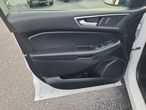 Used 2024 Ford Edge SEL image 9