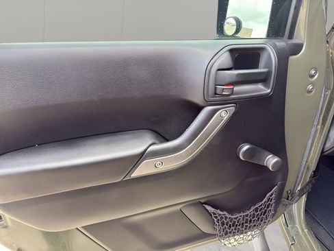 Used 2015 Jeep Wrangler Unlimited Sport image 9