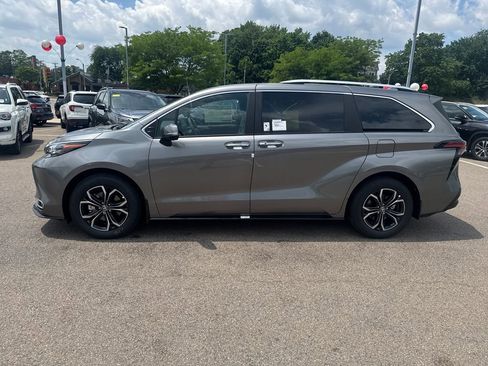 New 2026 Toyota Sienna Platinum AWD/4WD image 4